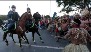 Affrontement entre la Police et les Indiens au Brésil.