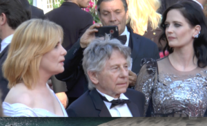 Le réalisateur Roman Polanski entouré d'Emmanuelle Seigner et Eva Green sur le tapis rouge du Festival de Cannes 2017.