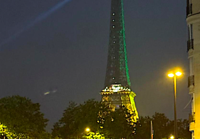 our-Eiffel-verte-et-jaune-couleurs-Brésil-562025