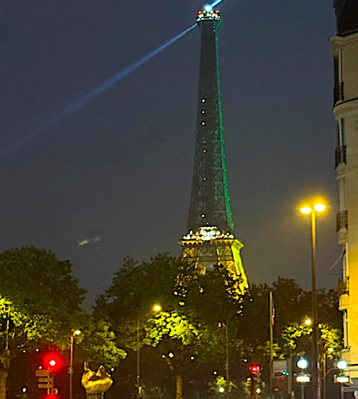 our-Eiffel-verte-et-jaune-couleurs-Brésil-562025
