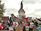 Lula-géant-entouré-de-Chacoalha-Paris-231026