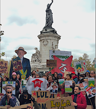 Lula-géant-place-de-la-République-Paris-231026-©RDI